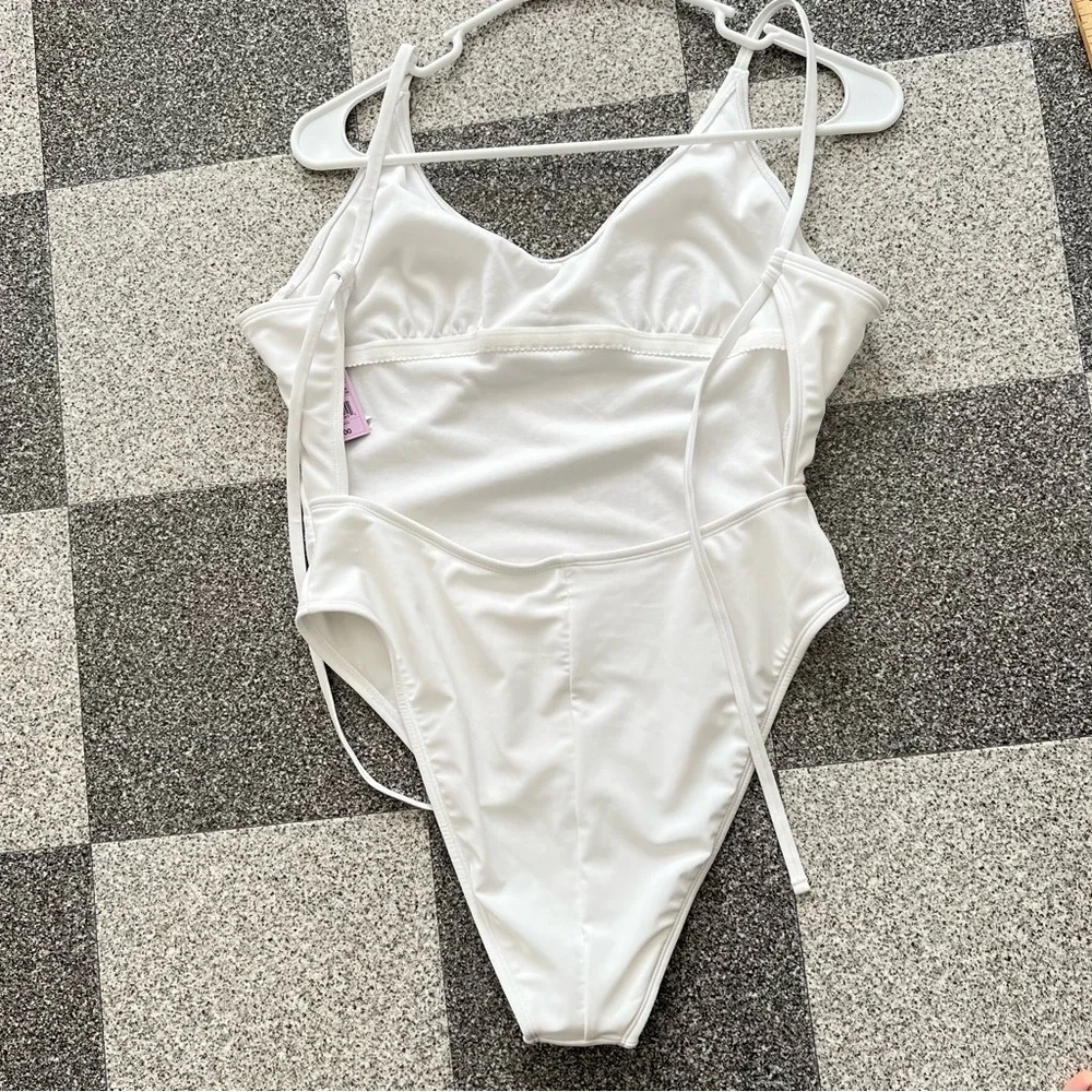 ❤️3/$15 Wild Fable Women's White V-Neck One-Piece Swimsuit- M